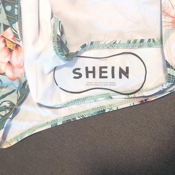 Swimsuit - Picture 3 of 6